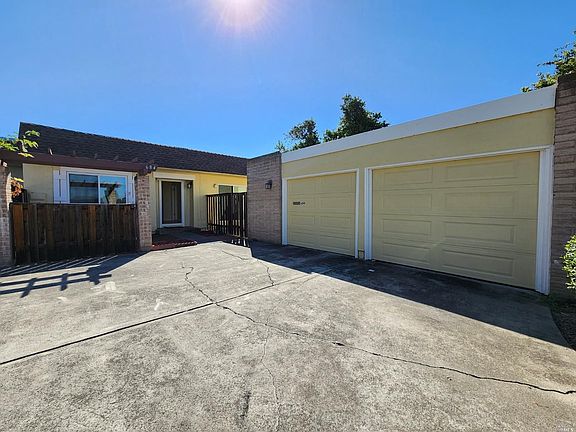 2nd image of 684 Yellowstone Dr