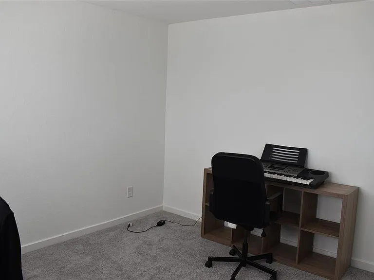 9742 Burlington Bristol Dr — Photo 24