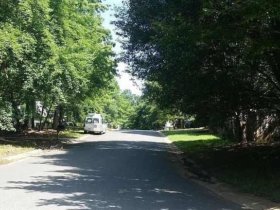 4th image of 8713 Brinsdale Ct
