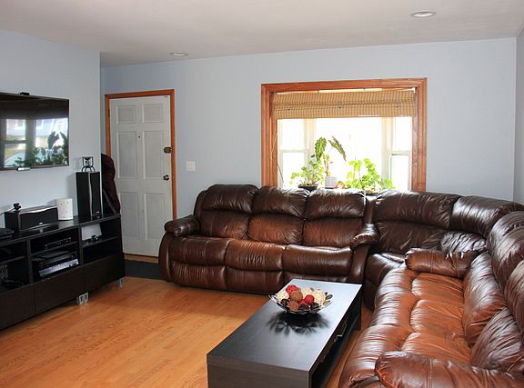 5th image of 275 E Lincoln Ave