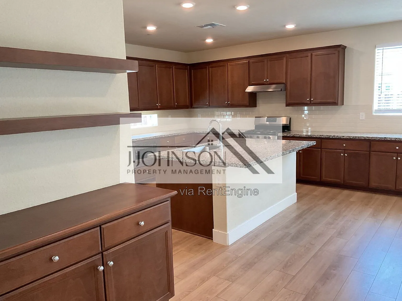 4 bed, 3.0 bath, 2976 sqft, $3,100 — Photo 2