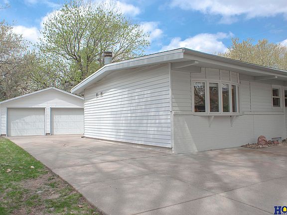 4th image of 6021 Meadowbrook Ln