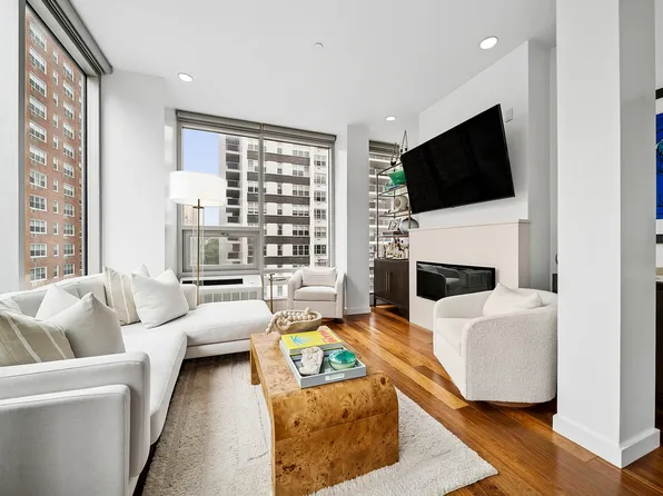 148 East 19th Street 4B image 3 of 8
