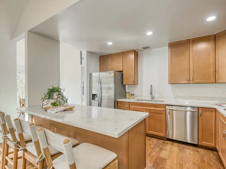 11525 SE Flavel St — Photo 10