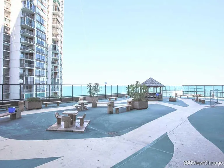 6033 N Sheridan Rd #24M — Photo 19