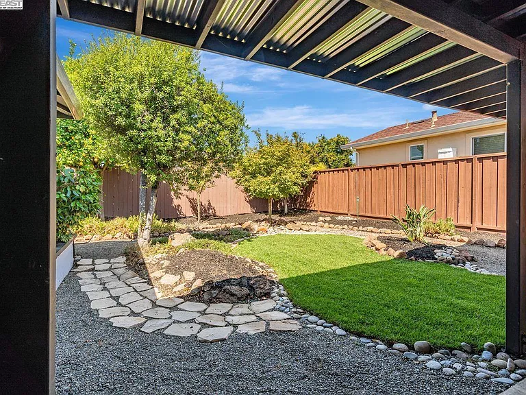 41819 Mahoney St — Photo 30