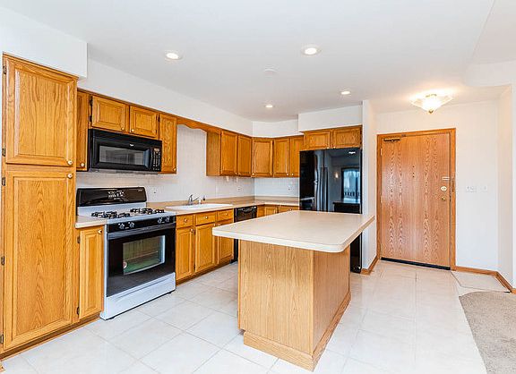 4th image of 7400 W Lawrence Ave Unit 425