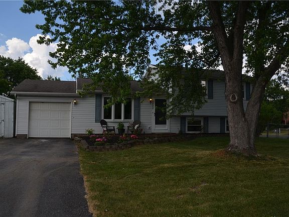 2nd image of 5822 Clover Meadow Ln