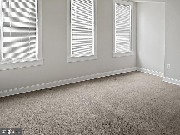 5th image of 910 N Arlington Ave