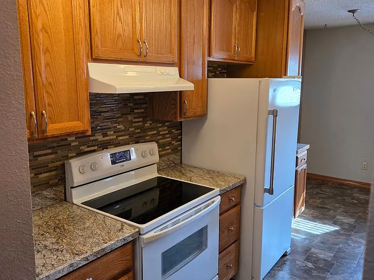 352 Main St — Photo 8