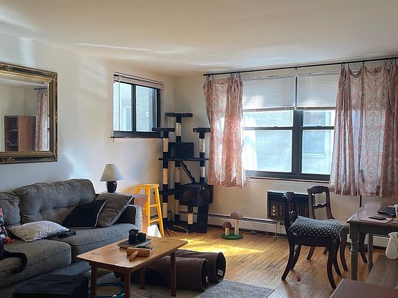 2nd image of 1239 W Farwell Ave