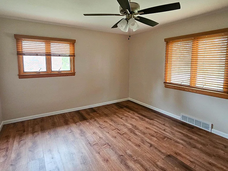 937 Collins Rd — Photo 9