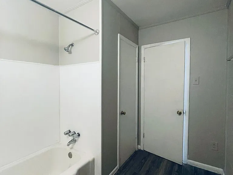 Studio Apartment Near Downtown Lewisburg MoveIn Special Available — Photo 10