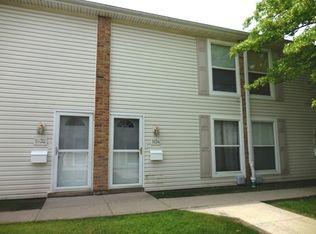 1934 Huntington Blvd, Hoffman Estates, IL 60169