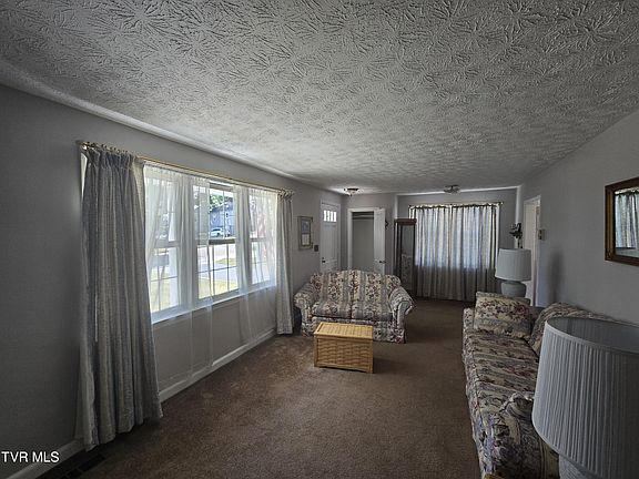 3rd image of 517 Jackson St