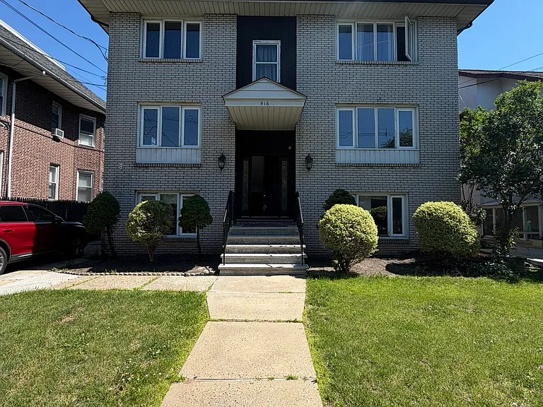 516-518 Jersey Ave #1 — Photo 1