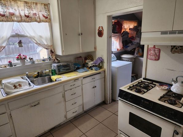 684 W Matheny Avenue, Tulare, CA 93274