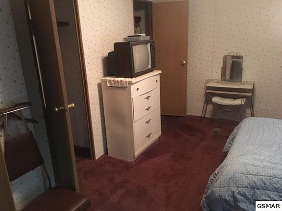 4th image of 1633 Sky View Dr W