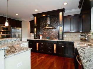 617 Fox Trail Dr, Batavia, IL 60510