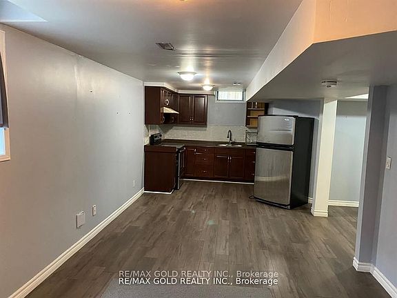4th image of 27 Middlecote Dr #Basement