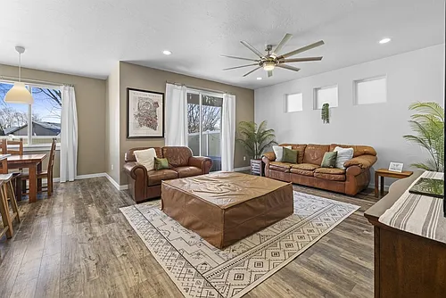2052 W Bella Ln #ID1308957P Photo 1