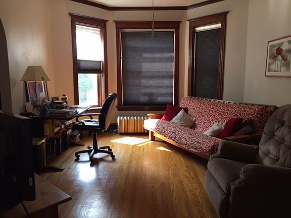 2nd image of 2715 N Francisco Ave Unit 2