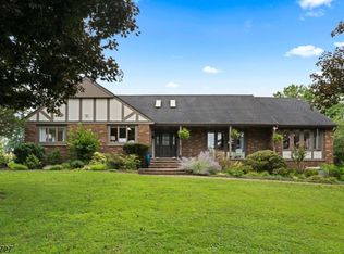 12 Craig Rd, Neshanic Station, NJ 08853