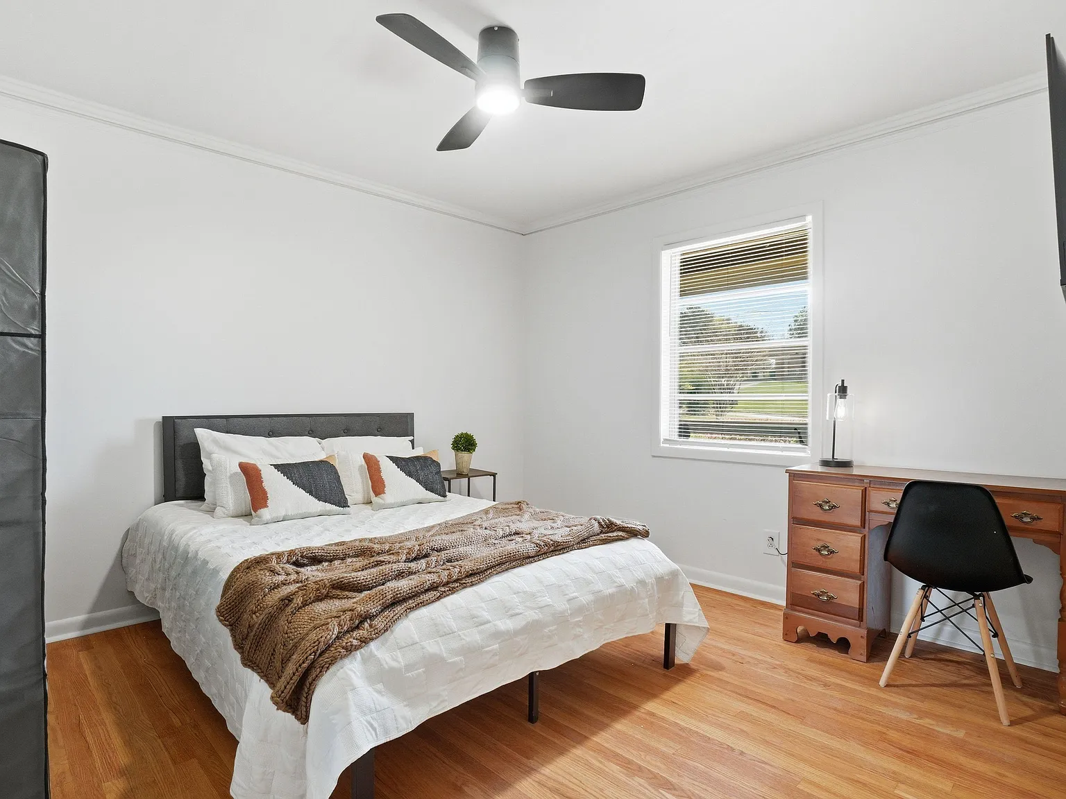 4 bed, 8.0 bath, 3000 sqft, $828 — Photo 2