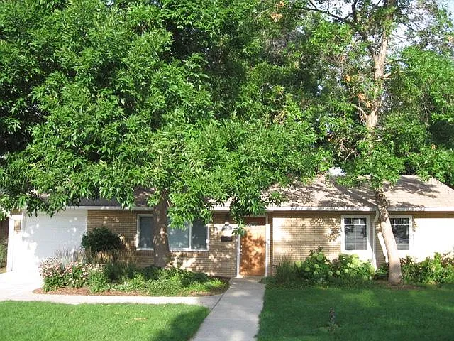 Building Photo - 725 Skyline Dr