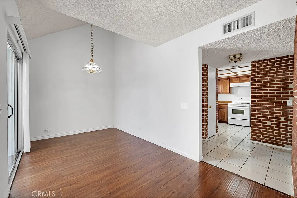 3 bed, 1428 sqft, $3,499 — Photo 4