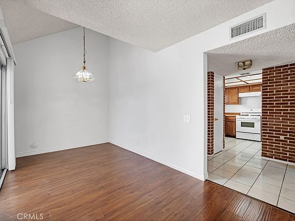 4th image of 20155 Keswick St Unit 211