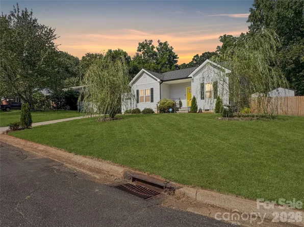 404 Skipwith Pl, Charlotte, NC 28217