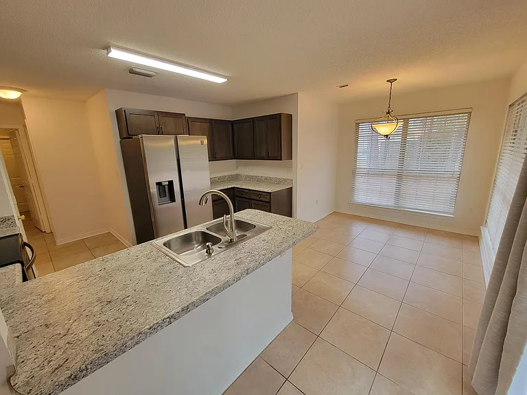 2405 Hemlock Dr — Photo 7