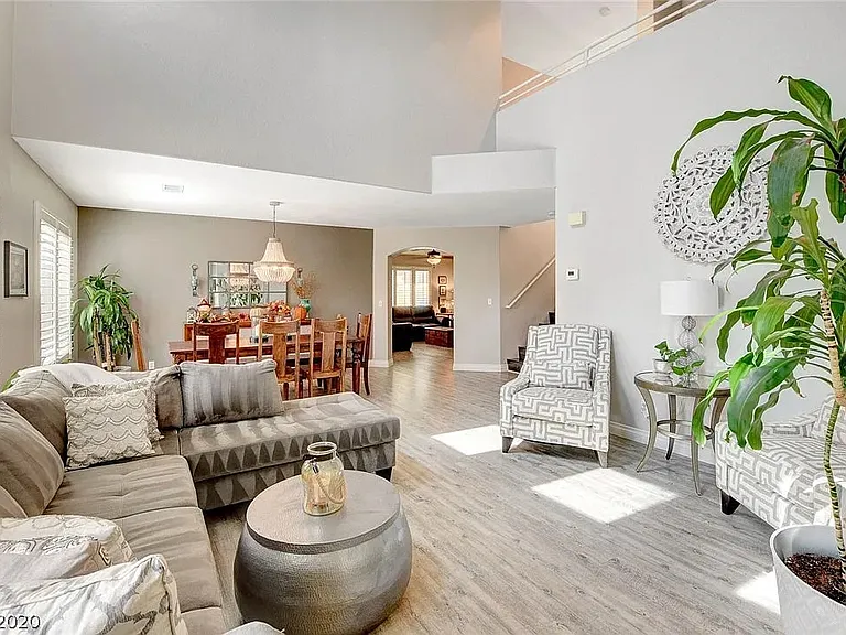 1941 Verbania Dr — Photo 3