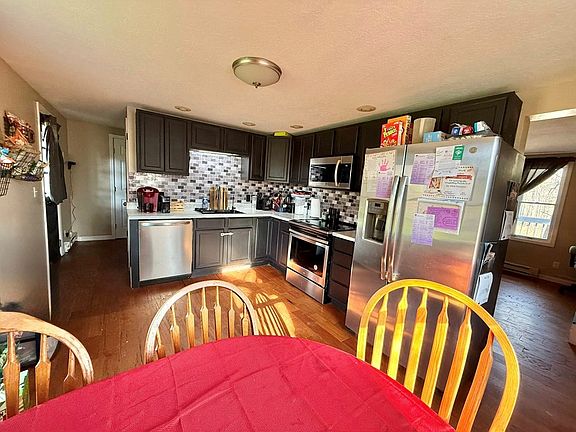 4th image of 675 Berry Rd