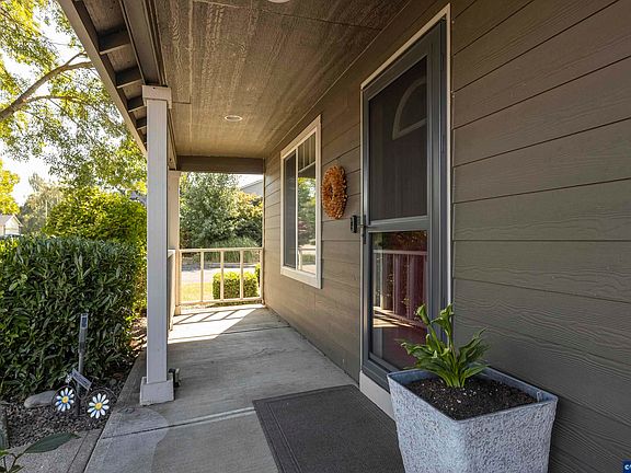 2nd image of 1198 Filbert St