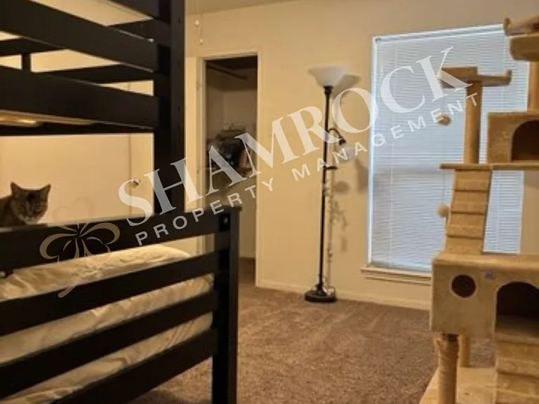 606 Park Ln — Photo 9