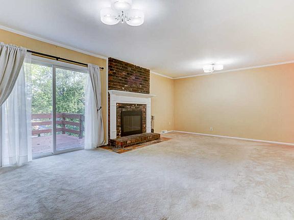 3rd image of 109 Norfolk Dr