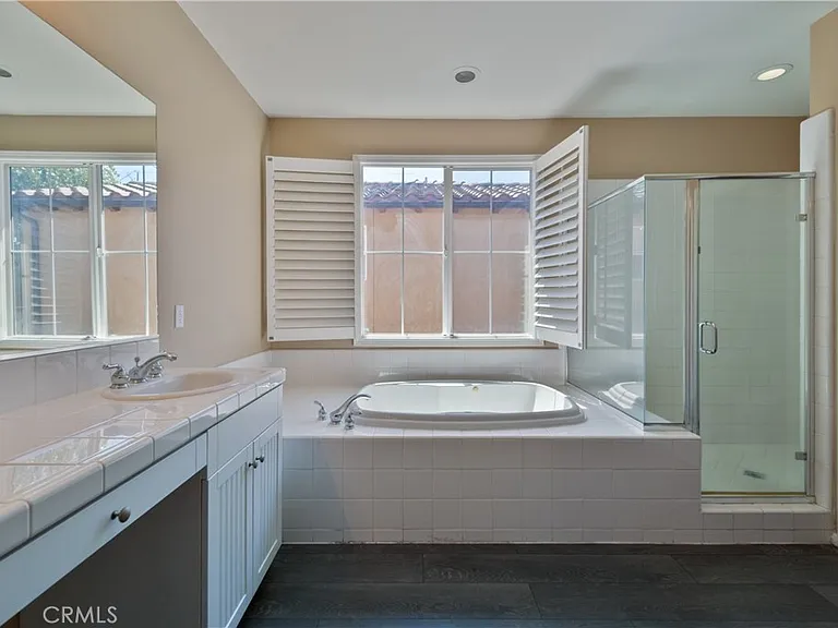 3513 W Hughes Ln — Photo 26