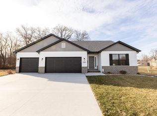 105 Arbor Glen Ln, Mascoutah, IL 62258