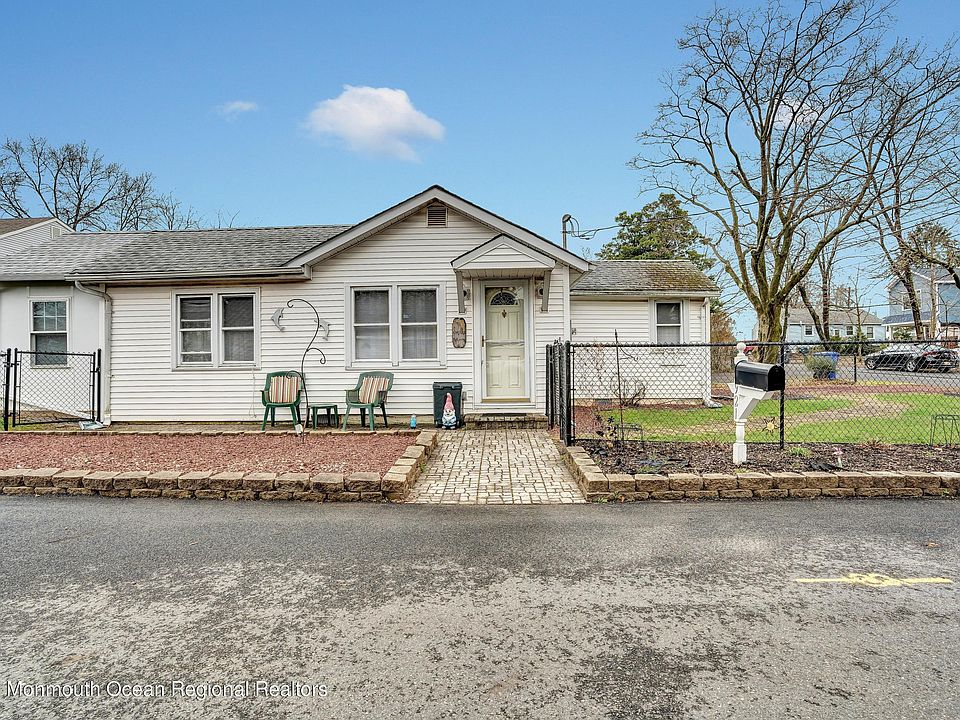 1st image of 921 Gilbert Ave