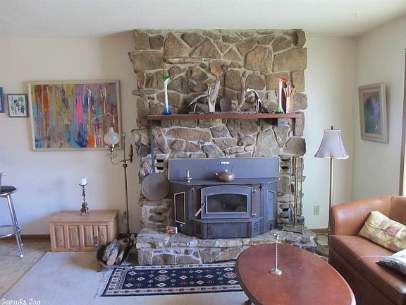3rd image of 9 Dogwood Cir