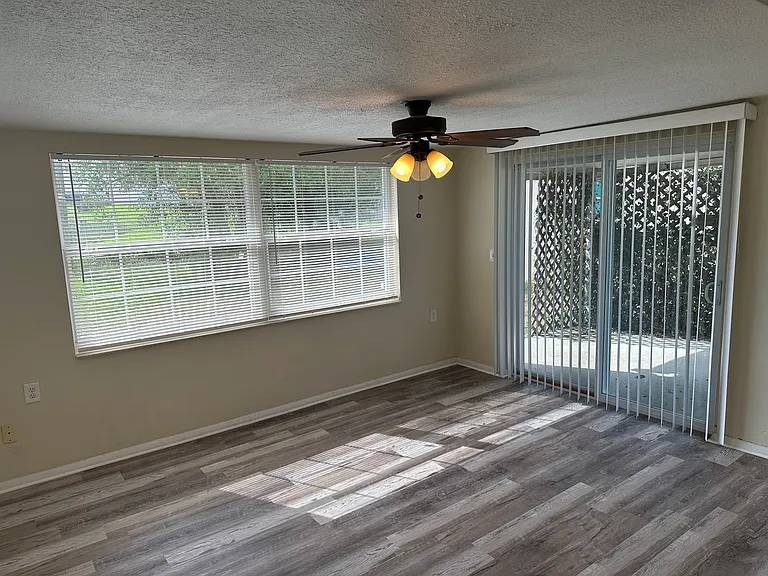 1241 Ermine Dr — Photo 7
