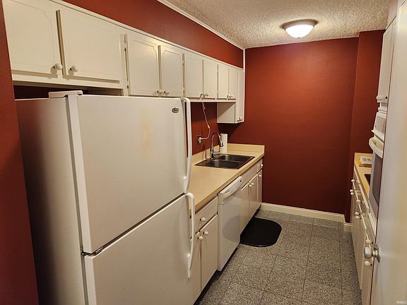 3rd image of 1100 Erie Ave Unit 609