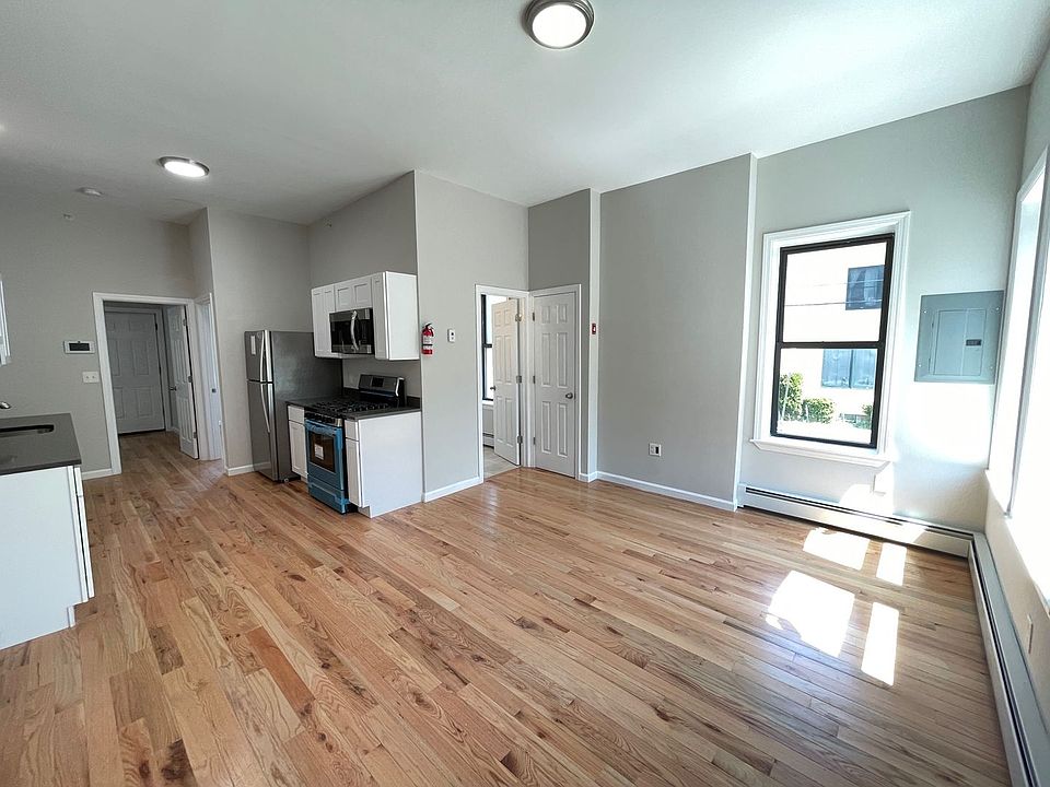1st image of 154-156 Washington St #154-1