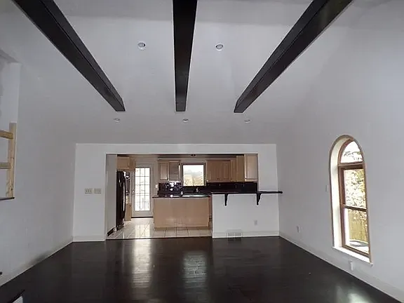 3 bed, 1820 sqft, $1,850 — Photo 2
