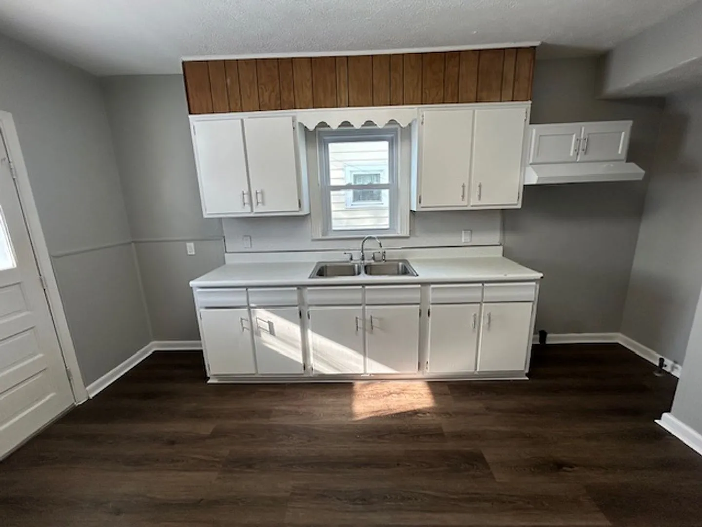 3 Bed- 1 Bath Single Family Home — Photo 2