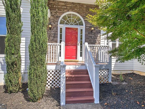 4th image of 1082 Fieldstone Dr