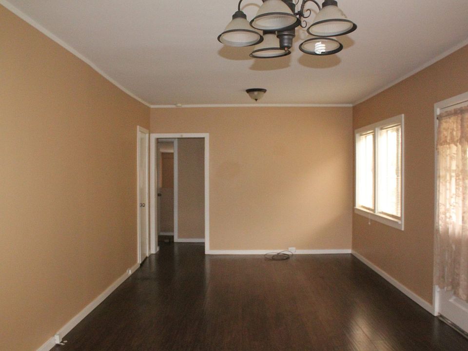 2nd image of 633 Cedar St