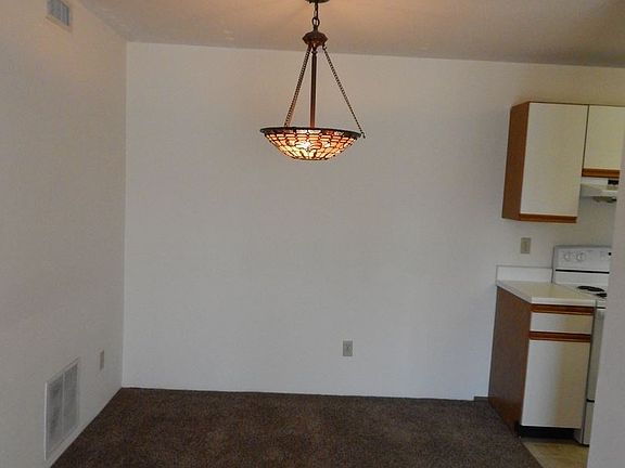 5th image of 1915 Waverly Ct APT 2